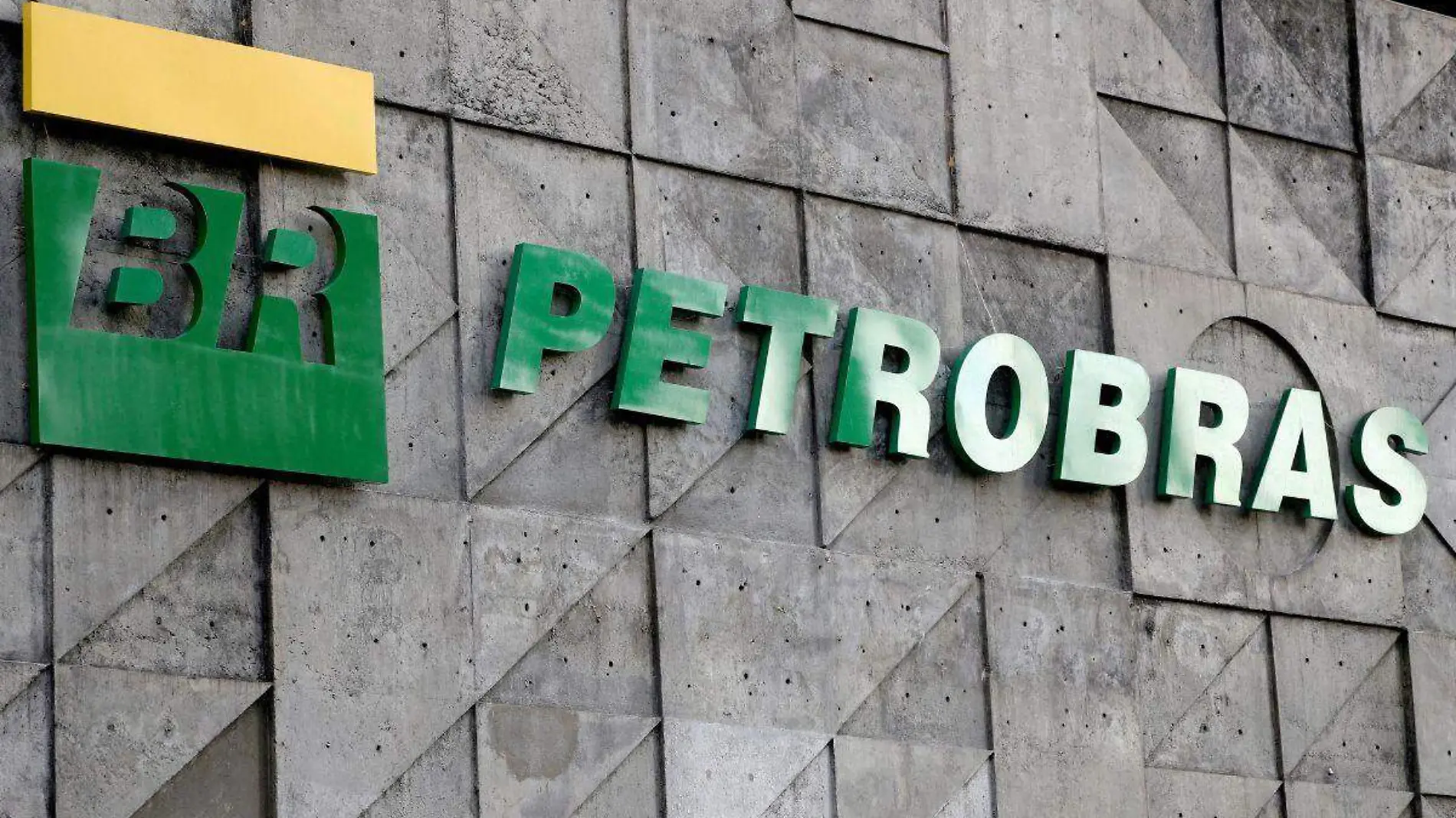 Detienen a exfuncionario de Petrobras